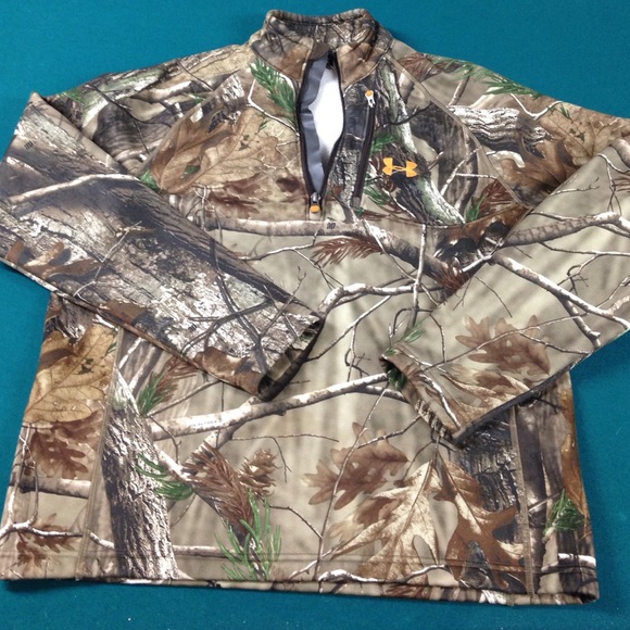 Under Armour camo fleece full over! Small