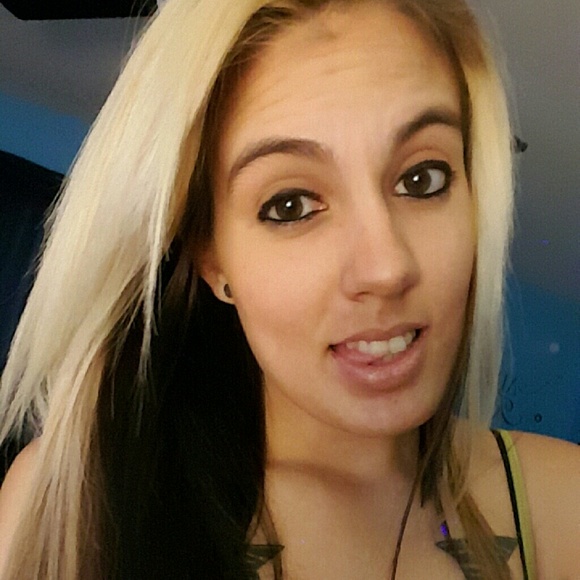 Meet your Posher, Nicole - Picture 1 of 1