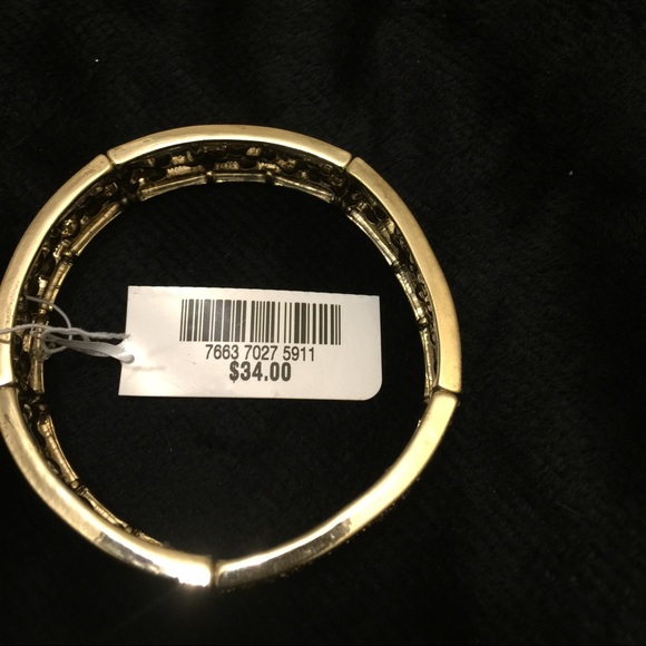 Gold flowerprint stretch bracelet - Picture 2 of 4