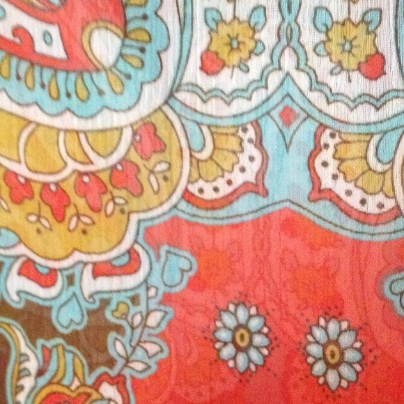 Flows Patterned Top - Picture 3 of 4