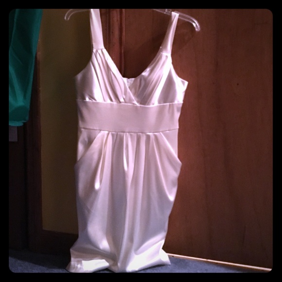 White sleeveless dress