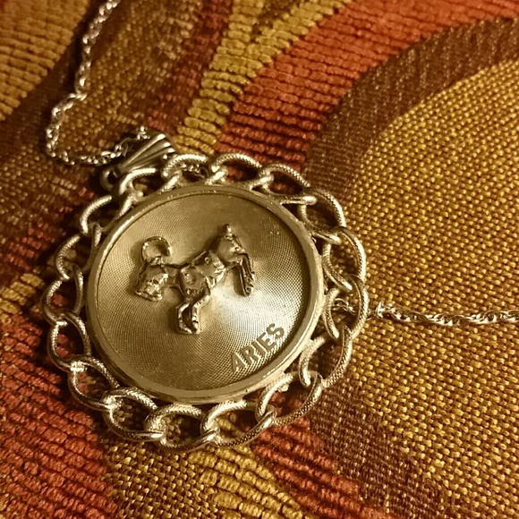 (2) necklas - Picture 2 of 4