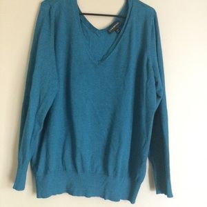 Teal/turquoise V-neck sweater. Size 18/20.
