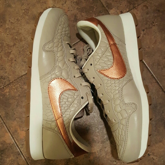 24 hour sale 🎉🎉 Nike Air Pegasus '83