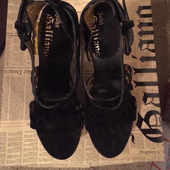 $_10.JPG John Gilliano black sandals  size 7/8