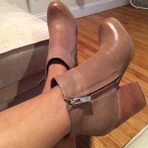 Kenneth Cole ( Reaction) Genuine Leather booties.