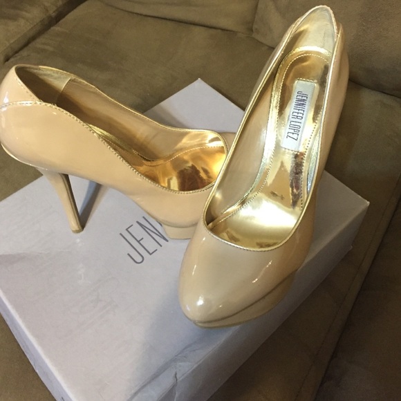 Jennifer Lopez "caliente" nude heels - Picture 1 of 3