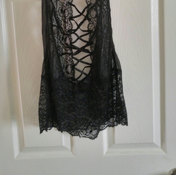 Lingerie - Picture 2 of 4