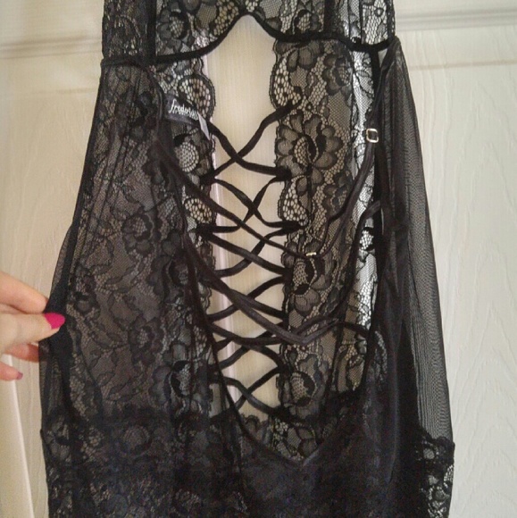 Lingerie - Picture 3 of 4