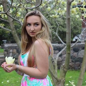 Meet your Posher, Lena