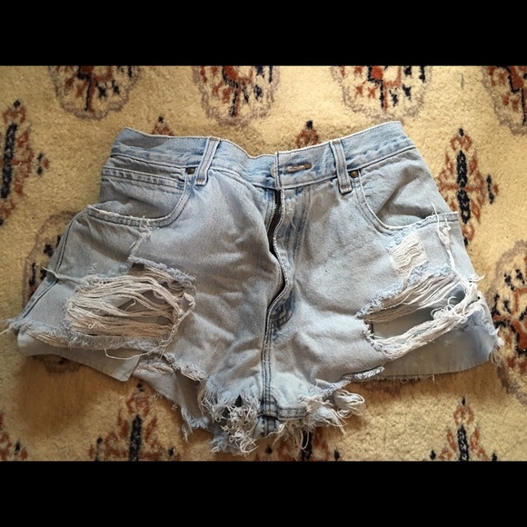 Ripped High waisted jean shorts with long pockets