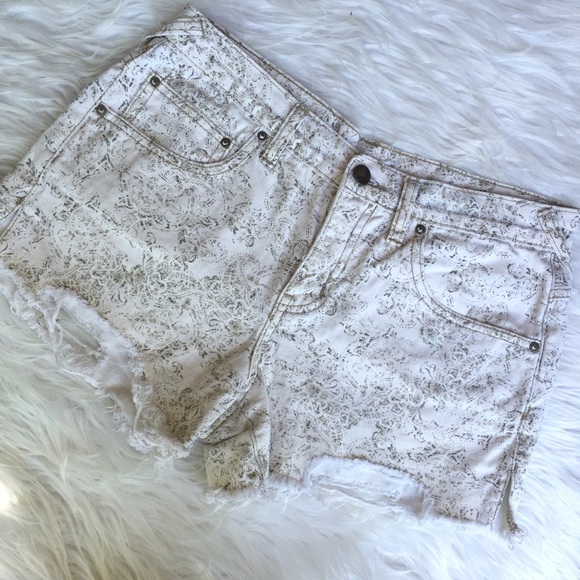 • Free People • Shorts - Picture 2 of 3