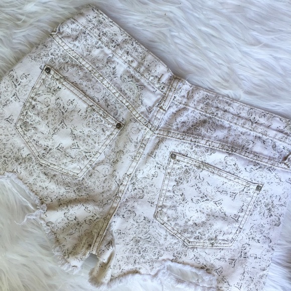 • Free People • Shorts - Picture 3 of 3