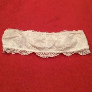 Tube top. Fits most. Stretchy material 26-32 inche