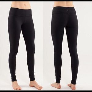 black lululemon leggings (very good condition)