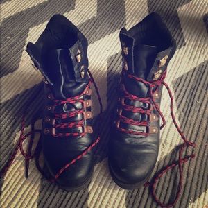 Black Lace Up Mudd Boots Red Laces Stylish Boot