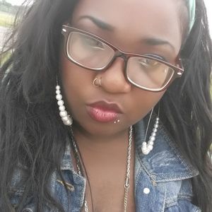 Meet your Posher, Raquel