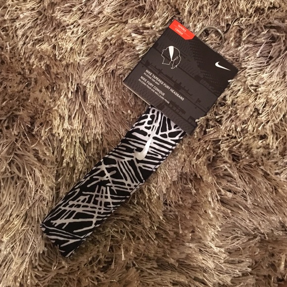 NWT SALE 🎉🎉🎉 NIKE TAPERED FURY HEADBAND