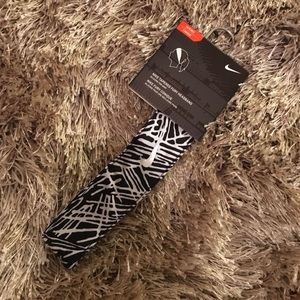 NWT SALE 🎉🎉🎉 NIKE TAPERED FURY HEADBAND