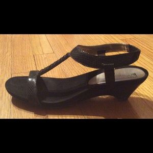 Anne Klein Black iFlex Sandals