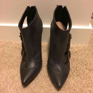 4" heel booties size 5.5