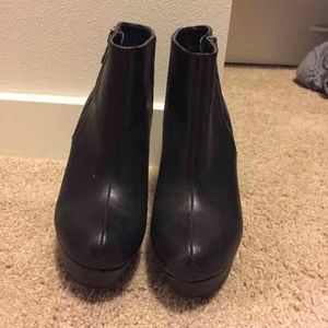 Mossimo wedge booties size 5.5