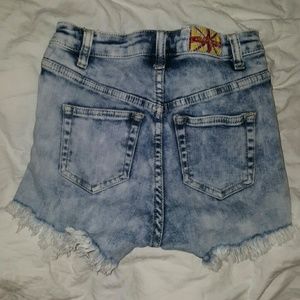 *High waisted distressed denim shorts*