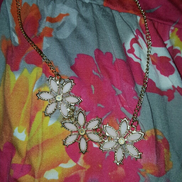 Nwot pink flower necklace fashion jewelry - Picture 4 of 4