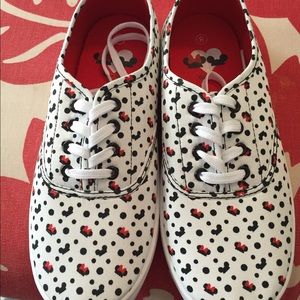 Disney Mickey & Minnie Mouse size 8 tennis shoes!