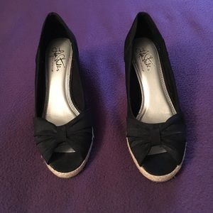 Black wedge shoes