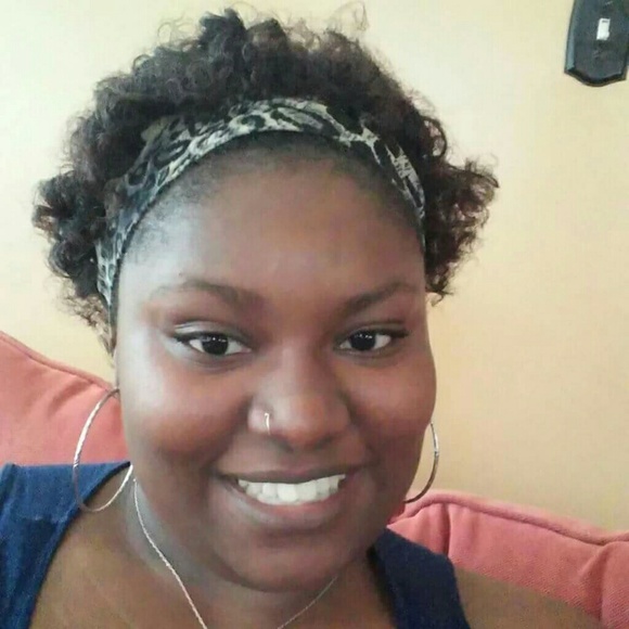 Meet your Posher, Lania - Picture 2 of 4