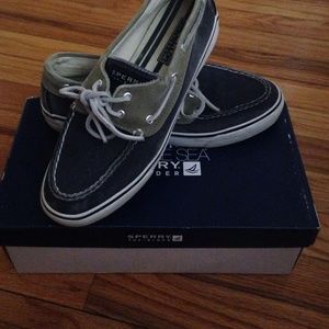 Size 7.5 canvas sperry boat shoes