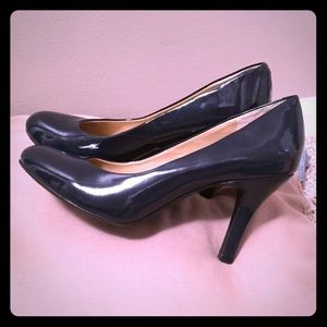 Kelly & Katie navy pumps