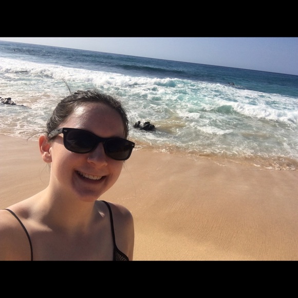 Meet your Posher, Lindsay - Picture 2 of 2