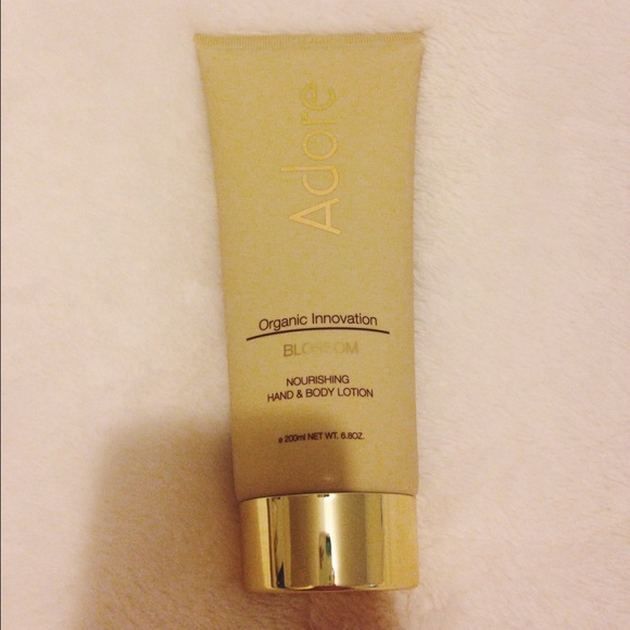 Adore Nail Kit - Picture 2 of 3