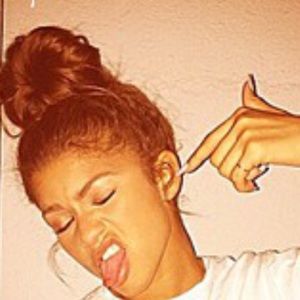 Meet your Posher, Mia