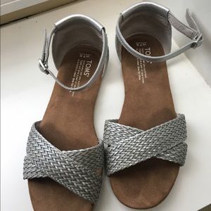 Size 7.5 silver Correa TOMS sandals