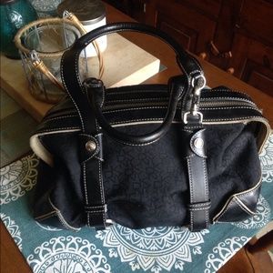 Loved black dkny purse