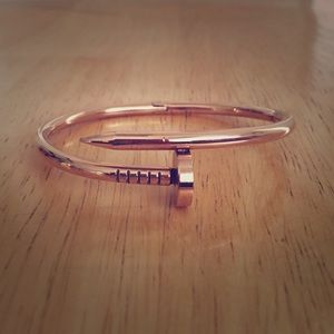 🇺🇸NEW LISTING🇺🇸Rose Gold Nail Bracelet