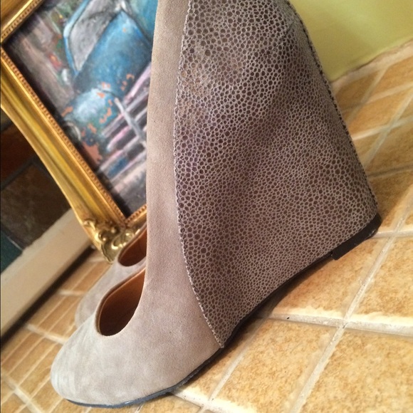 EUC Audrey Brooke "Daphne" Wedge