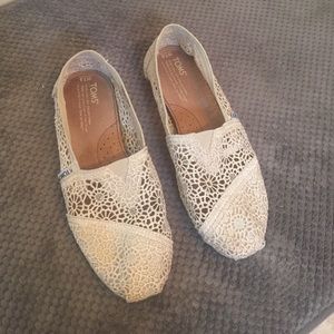 Crochet TOMs. Great for a wedding!