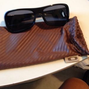 Oakley Montefrio sunglasses & case