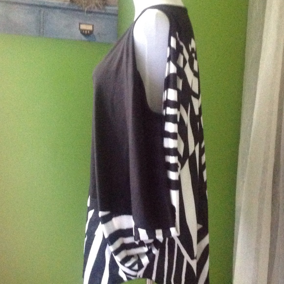 Tunic, open sleeve. - Picture 2 of 3