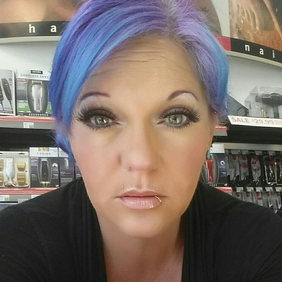 Meet your Posher, Melanie - Picture 2 of 4