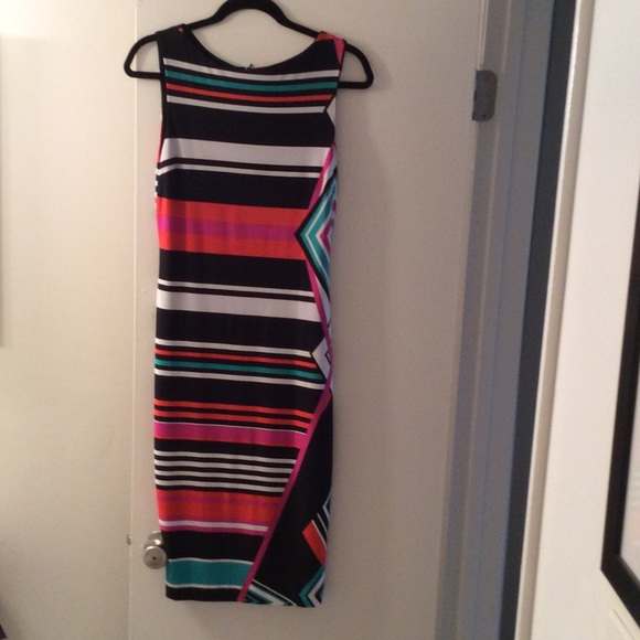 Chic sleeveless Caché midi dress