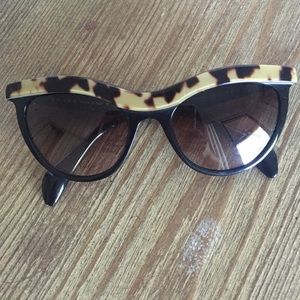 🔹Prada Cat Eye Sunglasses🔹