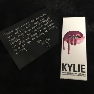 Kylie lip kit in Posie K
