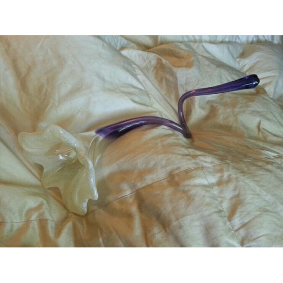 Hand made glass flower - Picture 2 of 3