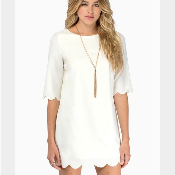 🎉HP🎉 NWT Tobi Off White Scalloped Dress