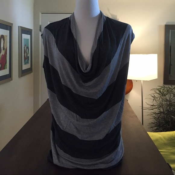 CAbi grey and black tshirt